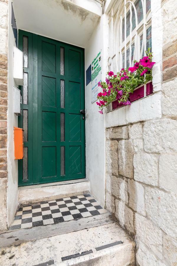 Studio Nana - By Golden Gate In Old Town สปลิท ภายนอก รูปภาพ